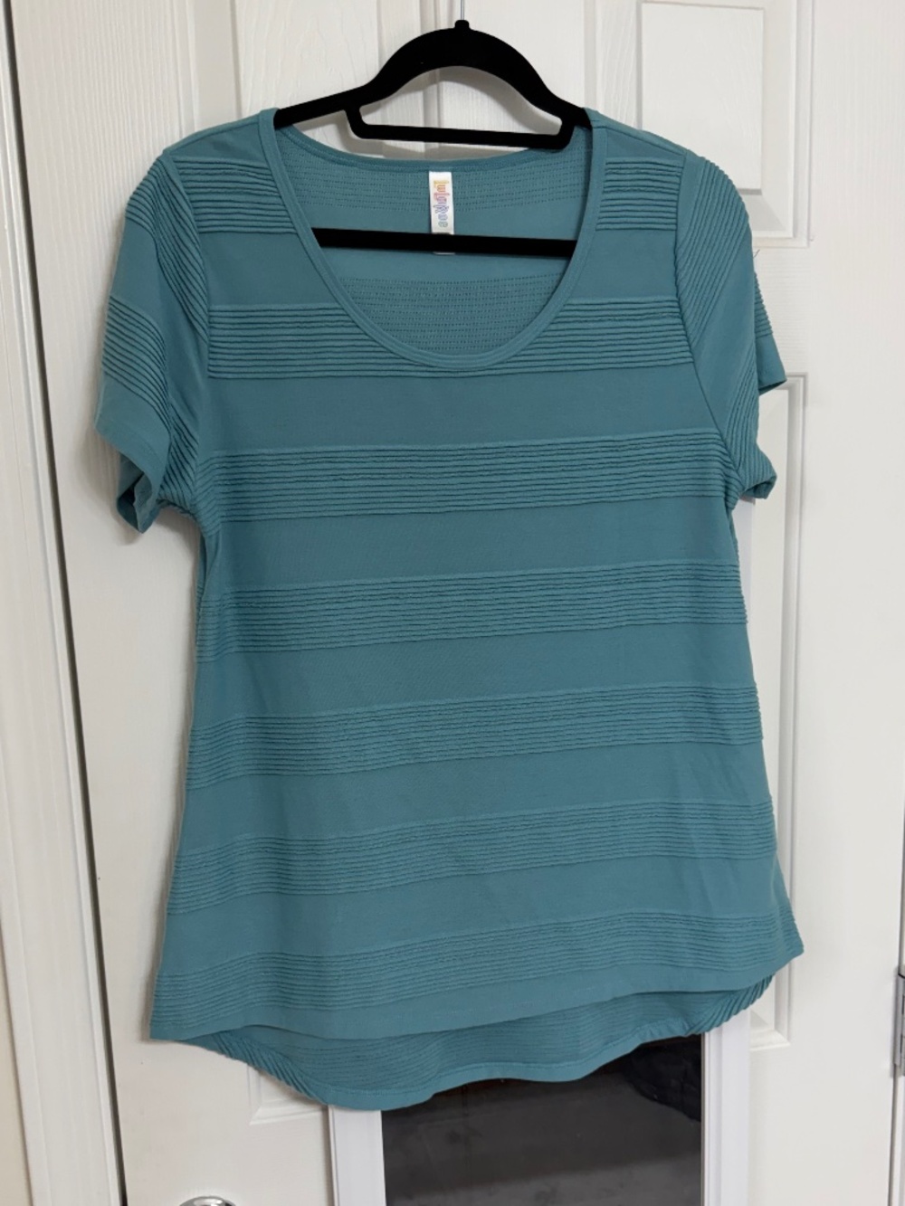 LulaRoe Classic T Top (L)